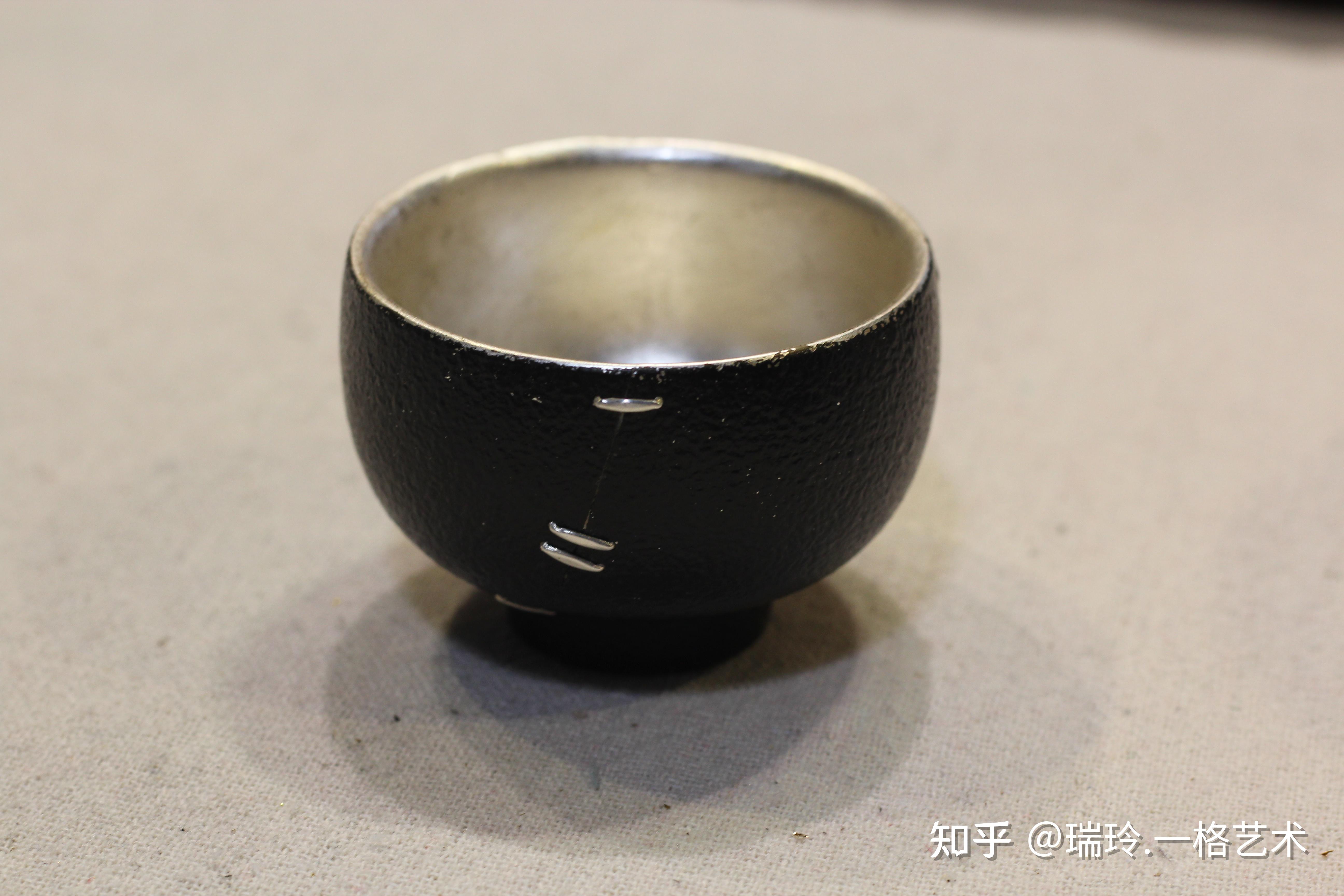 知道金缮的,比知道锔瓷的要多,其实,锔瓷与金缮异曲同工,也是一门古老