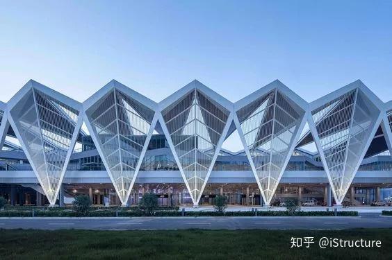 大跨结构除了网格结构你还有一个选择——折板