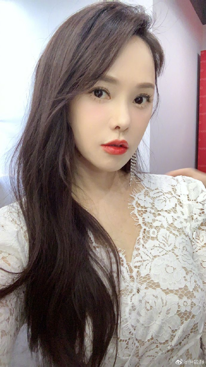 美魔女伊能静一张侧脸照泄真面目