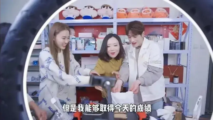 没有那个老板不想赚钱,这时丁俊云把七喜和徐浪找来,准备介绍他们跟着