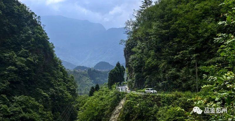 地处白水河国家森林公园,毗邻龙门山国家地质公园的回龙沟风景旅游区