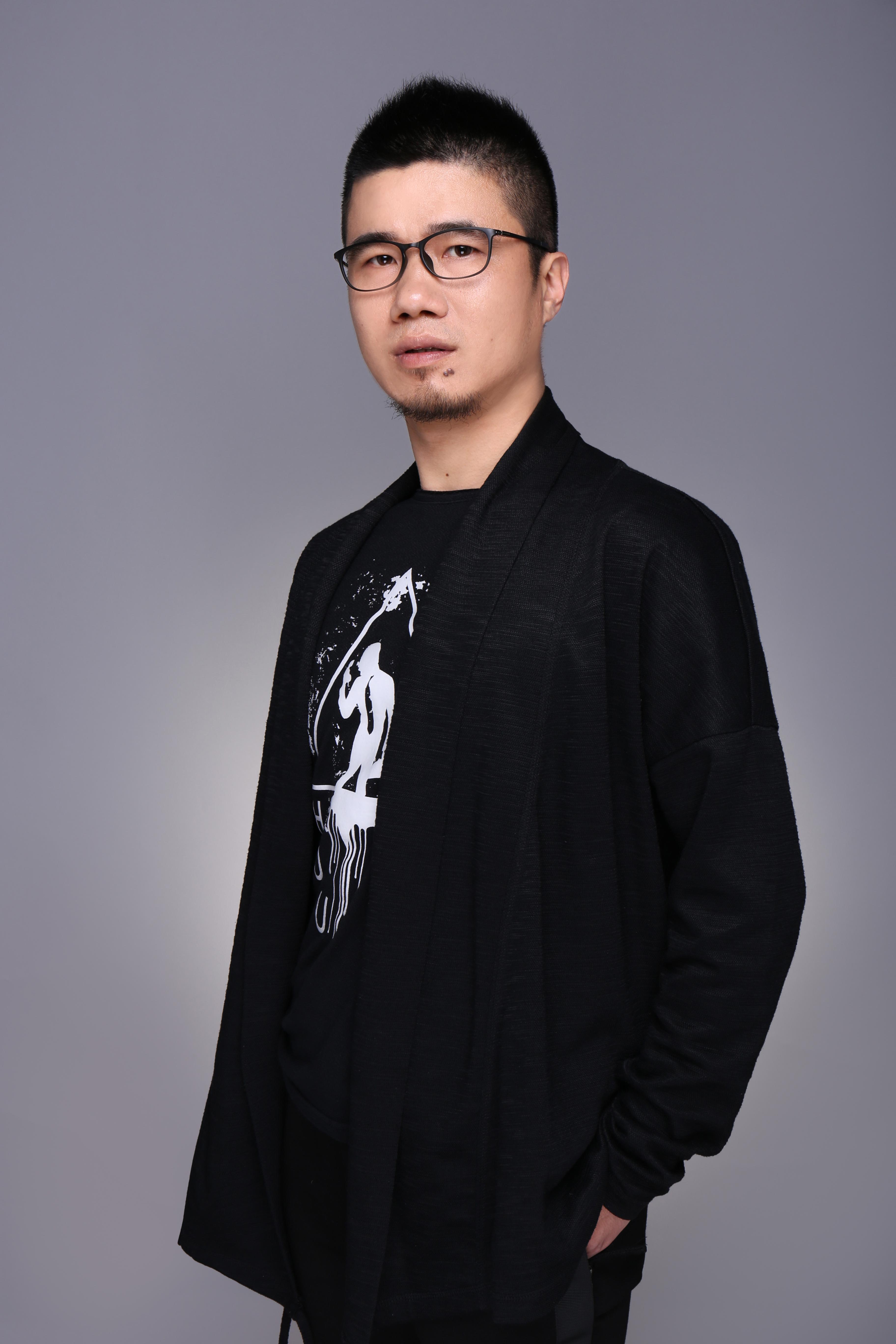 梁尚坤平淡中筑就经典磨砺中寻求时尚