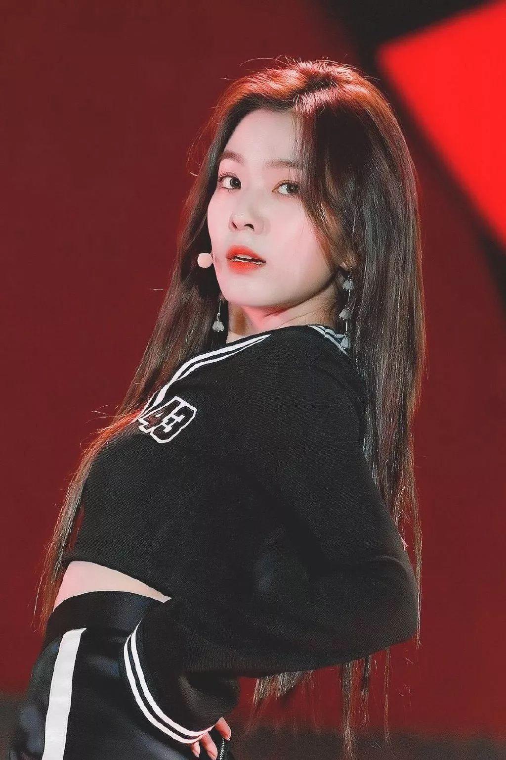 韩国四代女团的第一神颜艾琳被网红彭王者吐槽丑怕不是对丑有什么误解