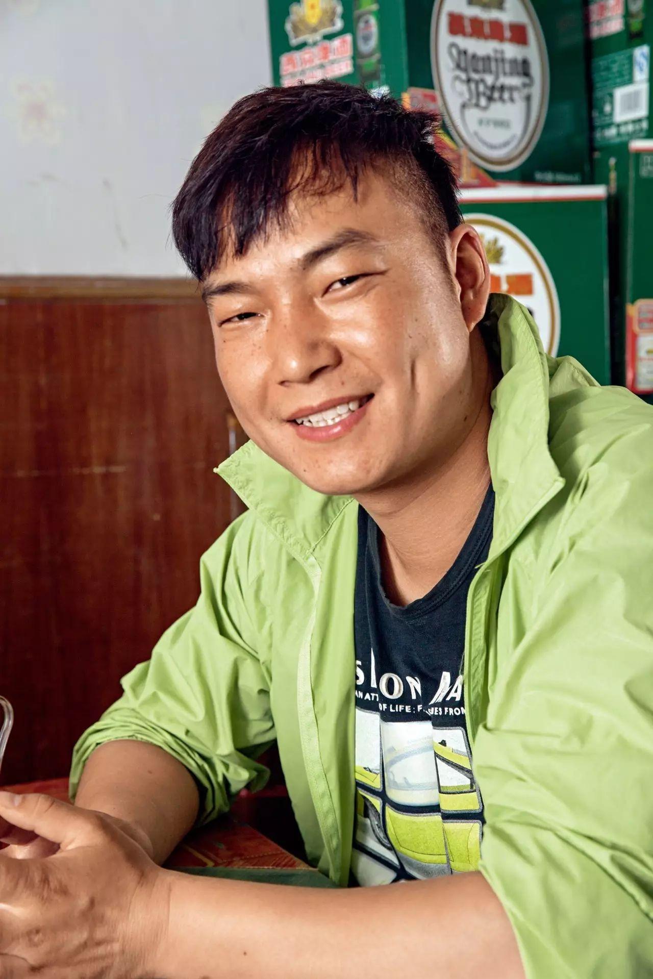 武行史中鹏进阶之路对于群演来说,特约演员(特约)是他们力求进入的更