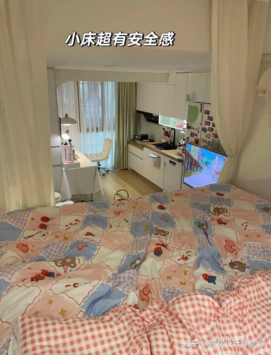 香港一姑娘的房子火了，18㎡竟有2室2厅，还腾出一小阁楼，真高级 - 知乎