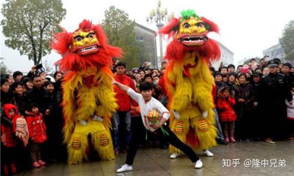 特色演艺圈节目：舞狮表演、舞狮点睛、舞狮采青，南狮/北狮·舞狮助庆表演 - 知乎