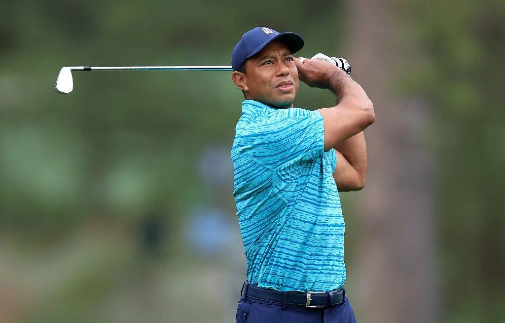 世界为坚韧者喝彩泰格伍兹暌违508天的回归