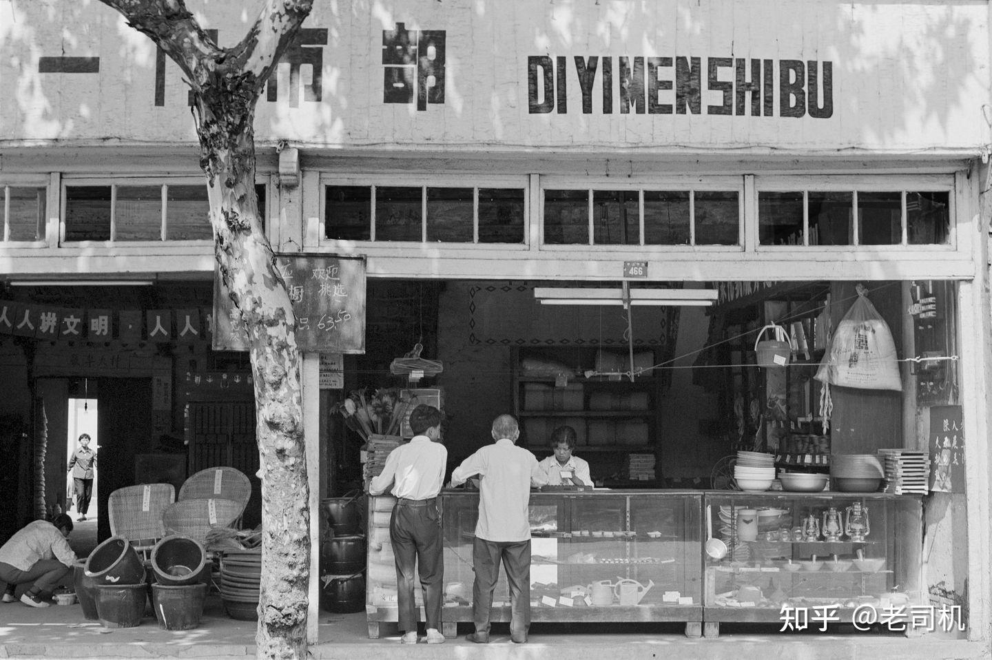 历史的瞬间：改革开放初期摄影集的记忆 - 知乎