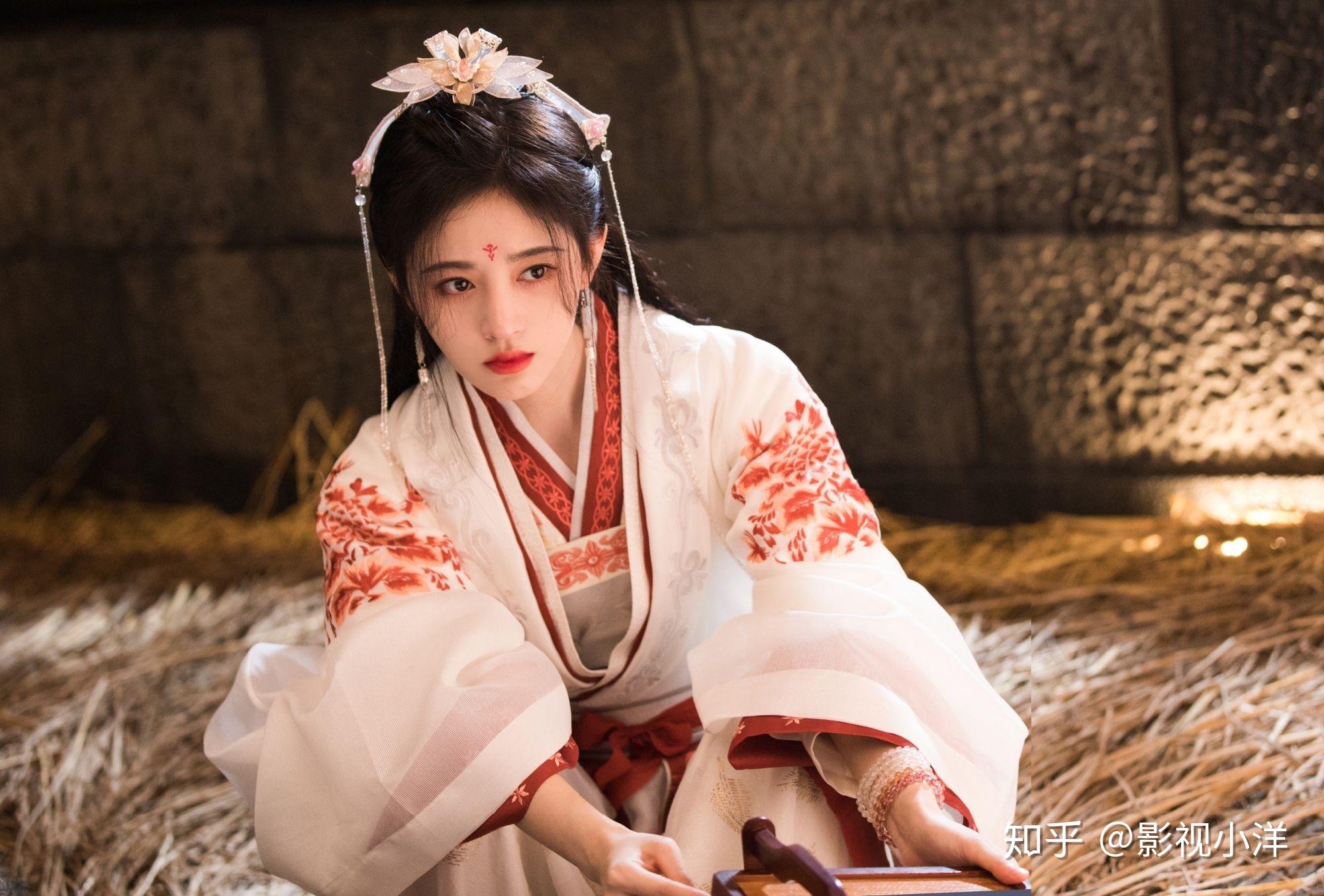 慕南枝新剧照曝光鞠婧祎一改往日网红妆容端庄大气引人注目