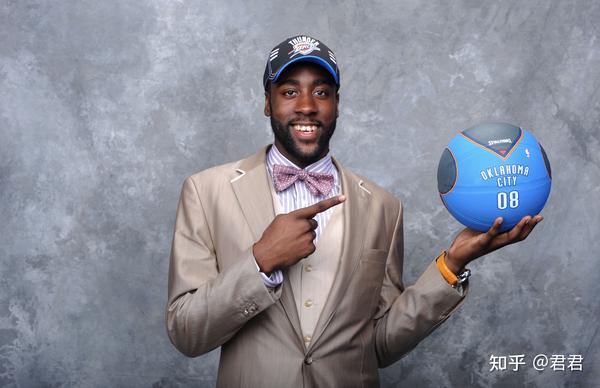 詹姆斯哈登在篮网队的巅峰表现引领球队冲击总冠军