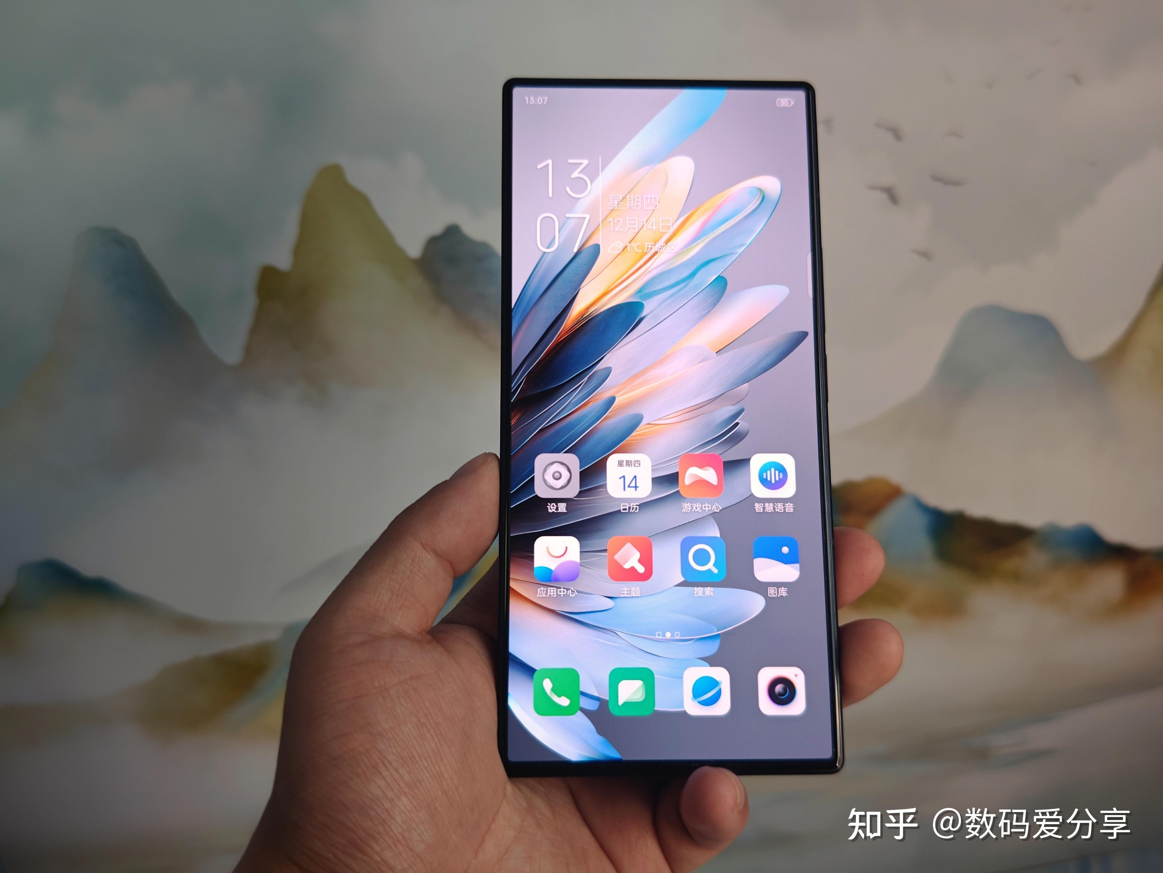 努比亚z60 ultra采用的是京东方q9 发光材料屏幕,分辨率为2480×1116
