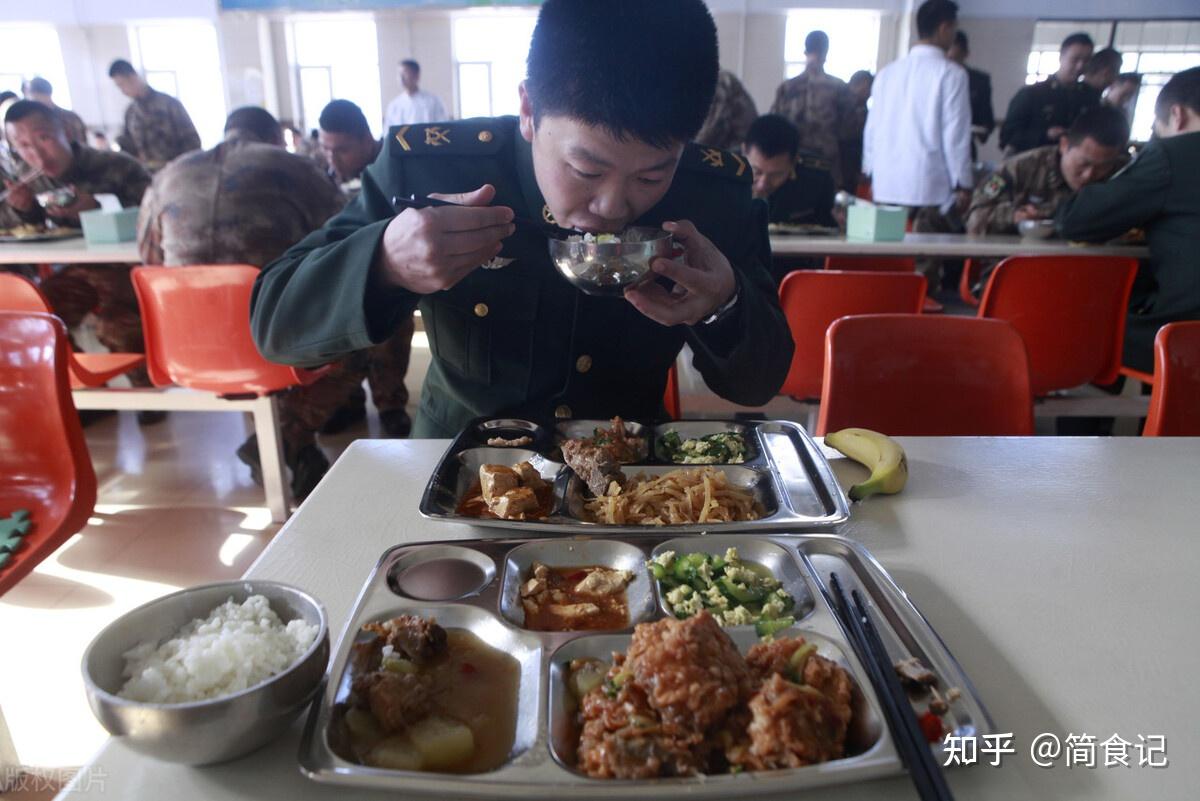打仗就是打后勤,5国军队伙食大比拼,对比后才发现,差距太大了
