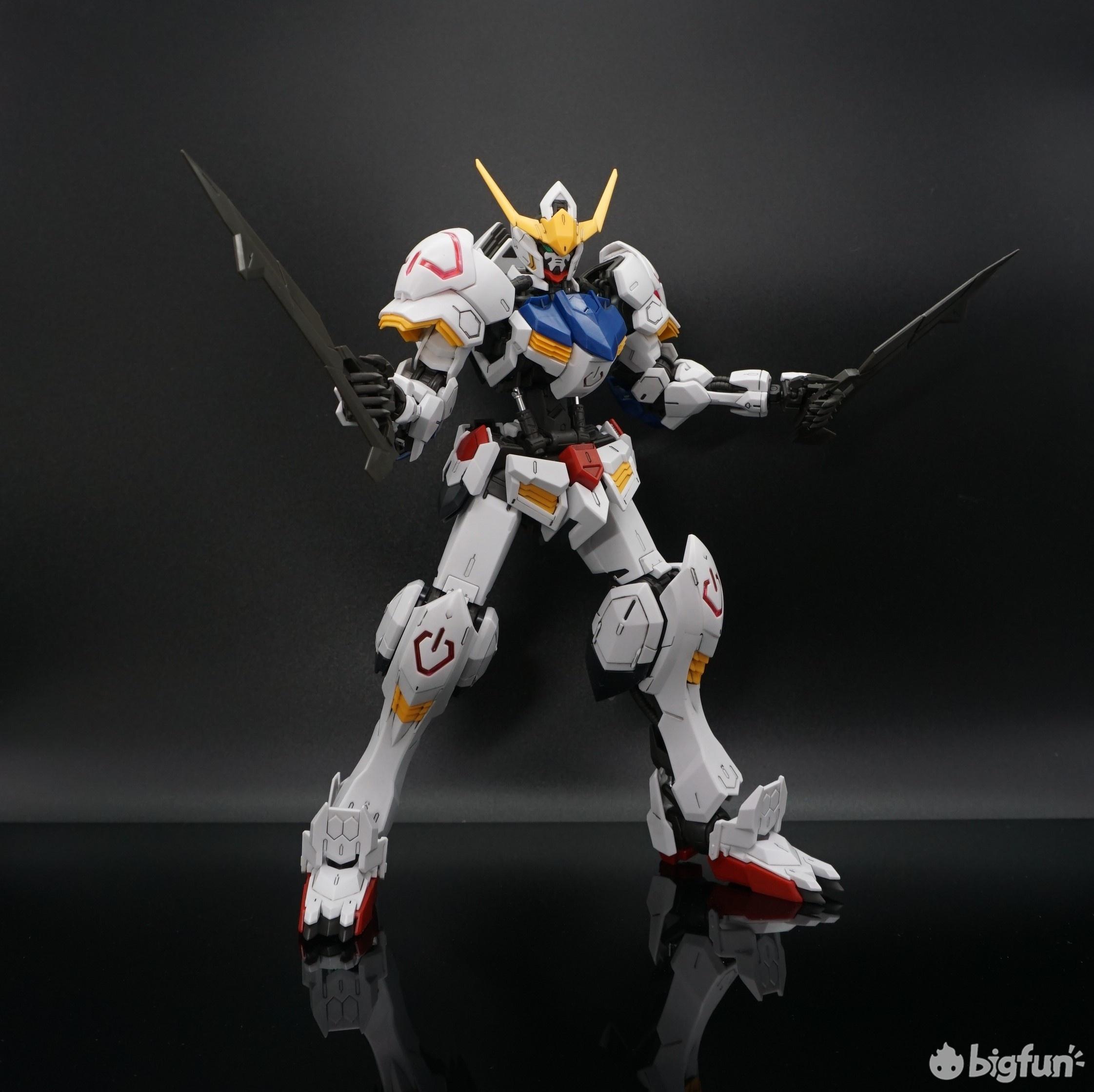 锤矛有两把可拆卸的匕首mg巴巴托斯的可动性非常的强