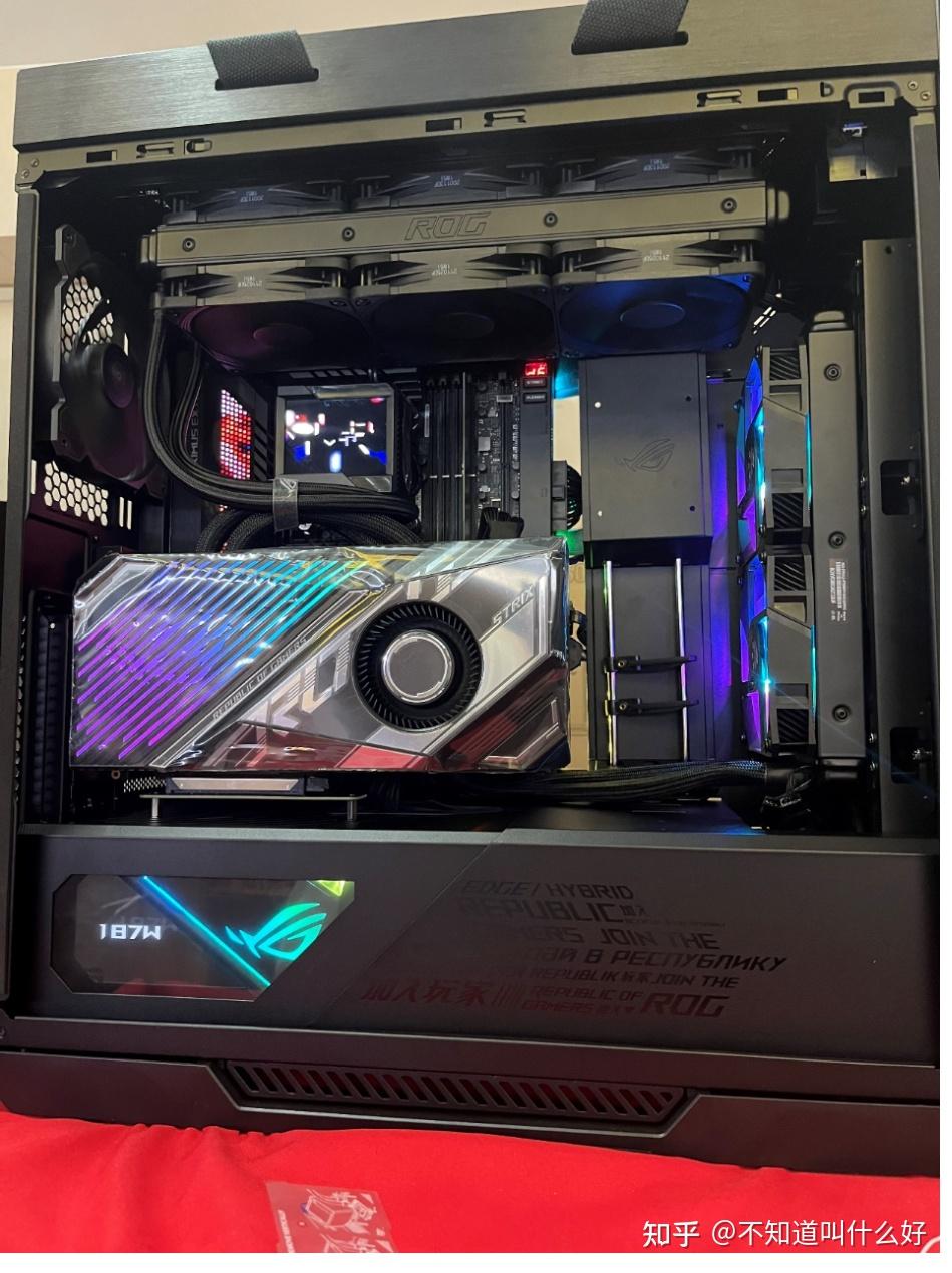 华硕3090ti猛禽水冷版竖插装机效果