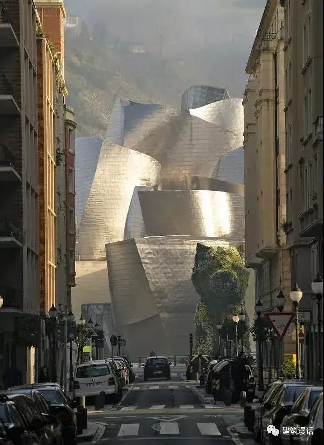 解构主义建筑弗兰克盖里毕尔巴鄂古根海姆博物馆