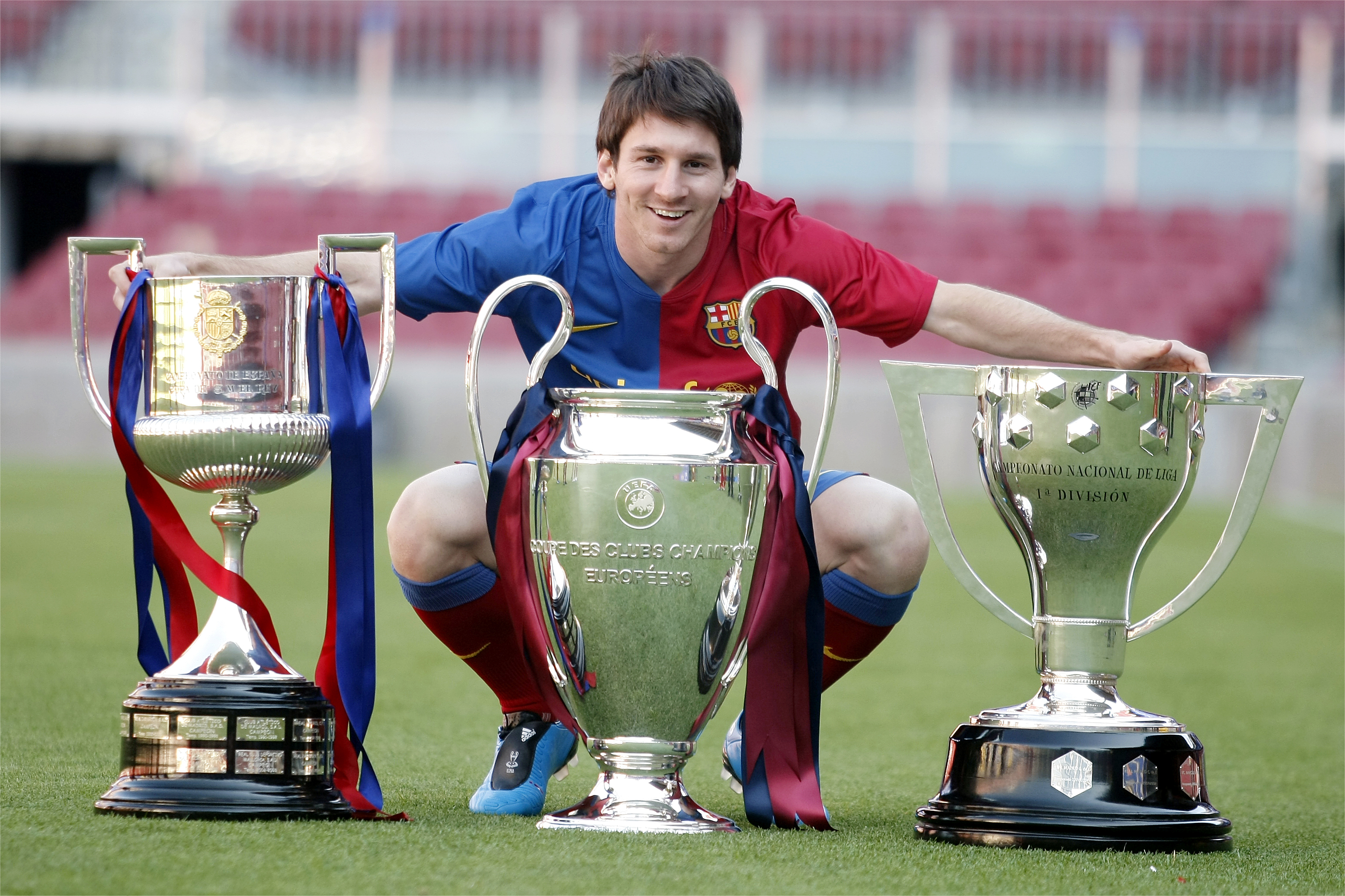 截至梅西转会巴黎前,他已为巴萨拿下了10座西甲冠军,7座西班牙国王杯