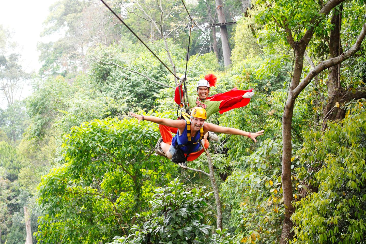 甲米树顶乐园刺激好玩的丛林飞跃