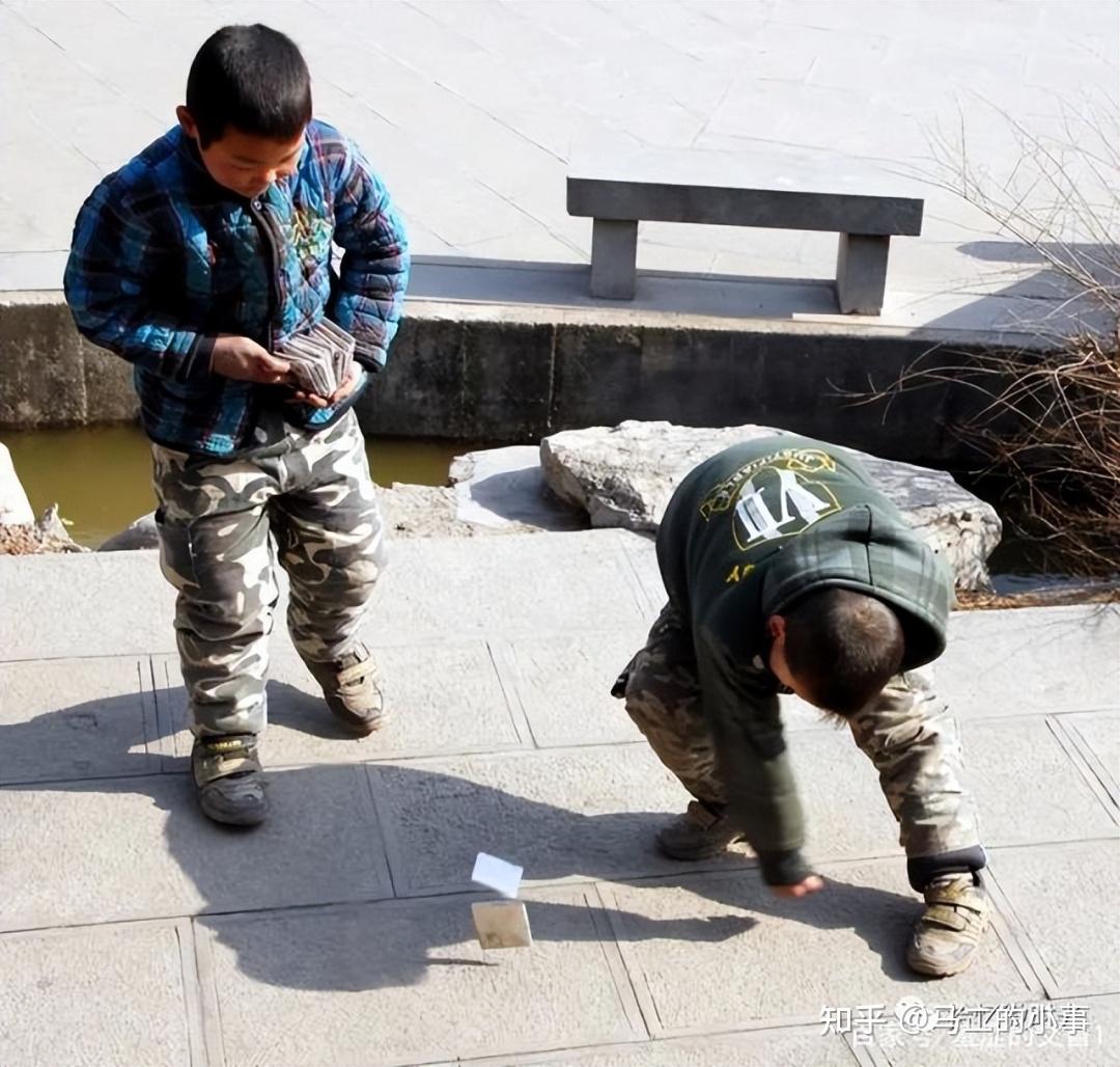 我们8090后的儿童节去老师家割草