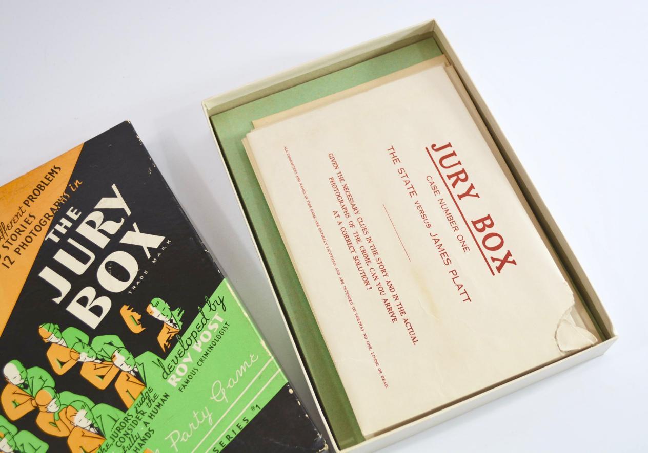 比如在1937年出版的《the jury box》中,玩家需要扮演陪审团的一员.