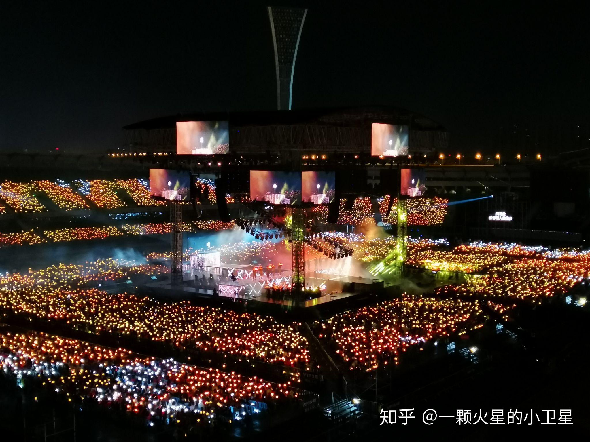 演唱会音乐节狂热舞台现场氛围高清图片下载-正版图片500732539-摄图网