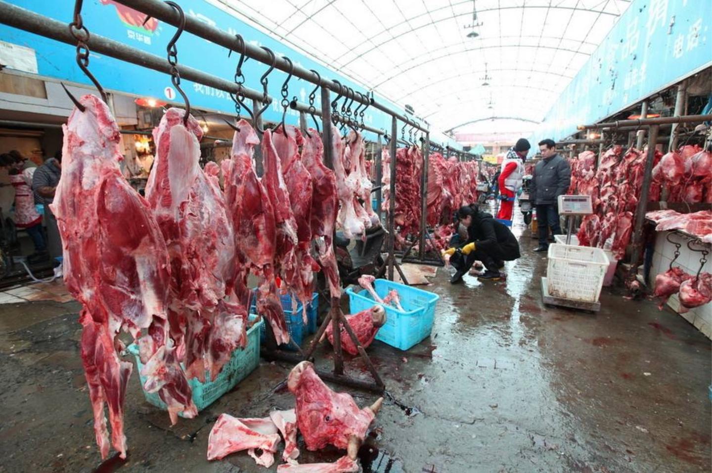 菜场买鲜牛肉摊主都交代回去不要洗肉有什么猫腻吗