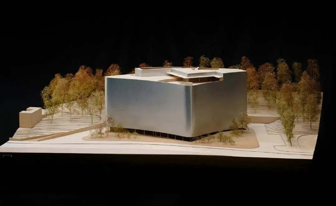 模型赏析阿尔瓦罗西扎