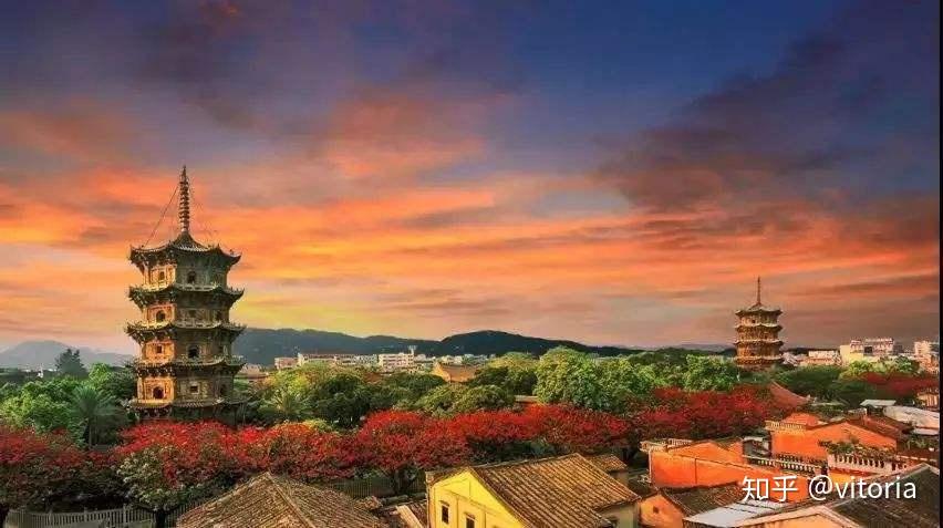 因此随着南唐灭亡,北宋王朝接管泉州,拥有天然良港的刺桐城便接过这一