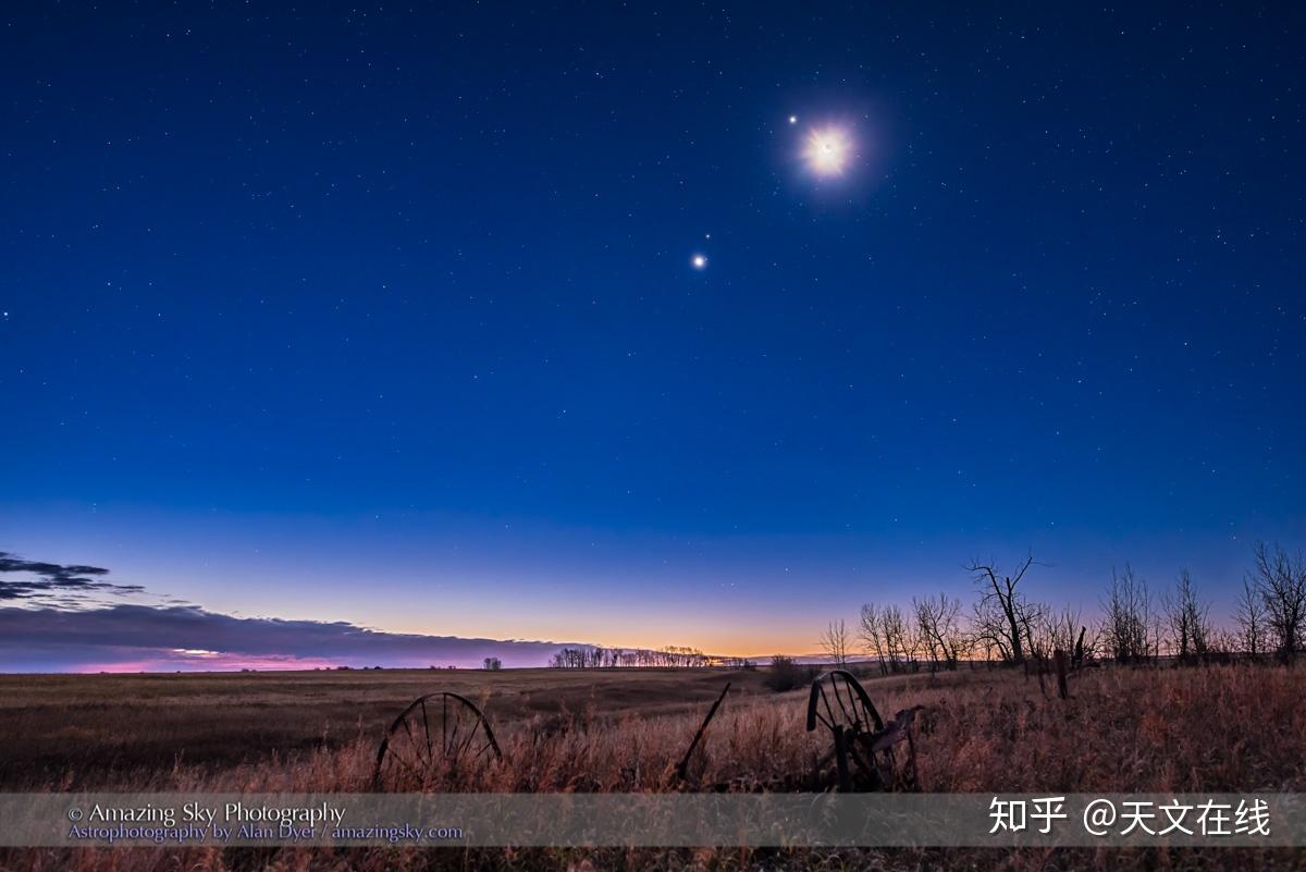 请定好您的闹钟这个周末可以欣赏到金星伴月