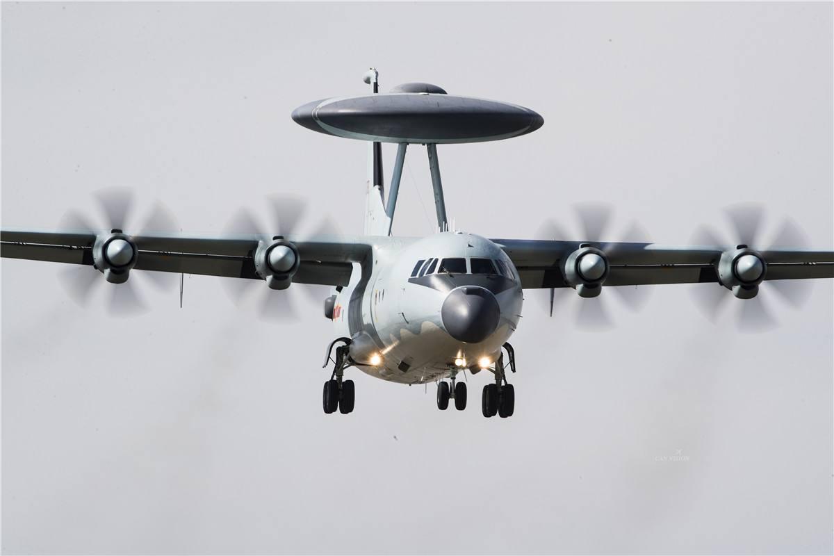 人民空军建军 70 周年 · 空警-500