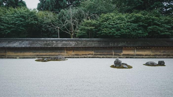 平衡且自然地存在 京都龙安寺的方丈庭园 知乎