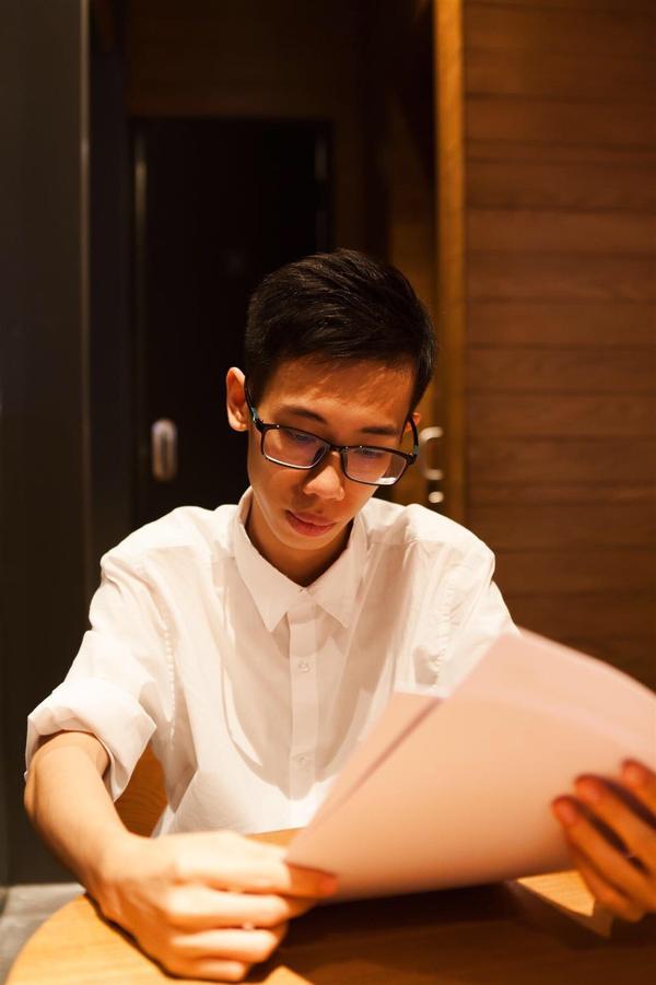 胡仲宏刺头学生走向面壁者白帽