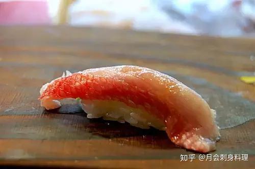 马鲛鱼红色肉的图片图片
