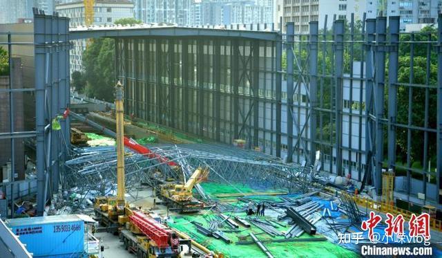 成都轨道交通17号线二期一在建工地发生钢棚网架垮塌事故4死14伤