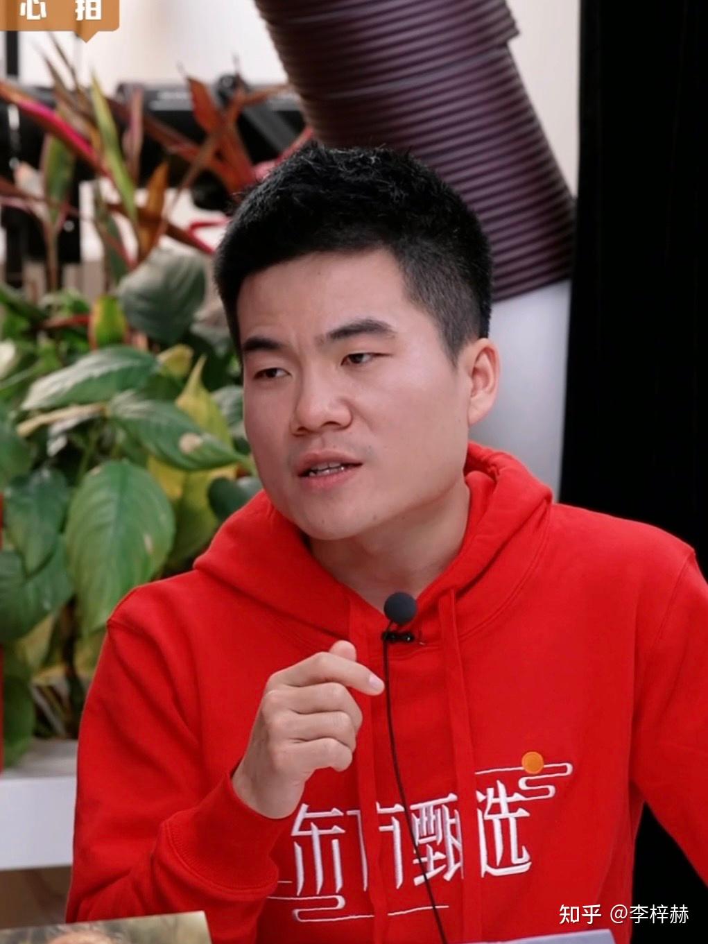 央视主持人敬一丹做客东方甄选直播间,与董宇辉对话,她诠释了大姐的含义