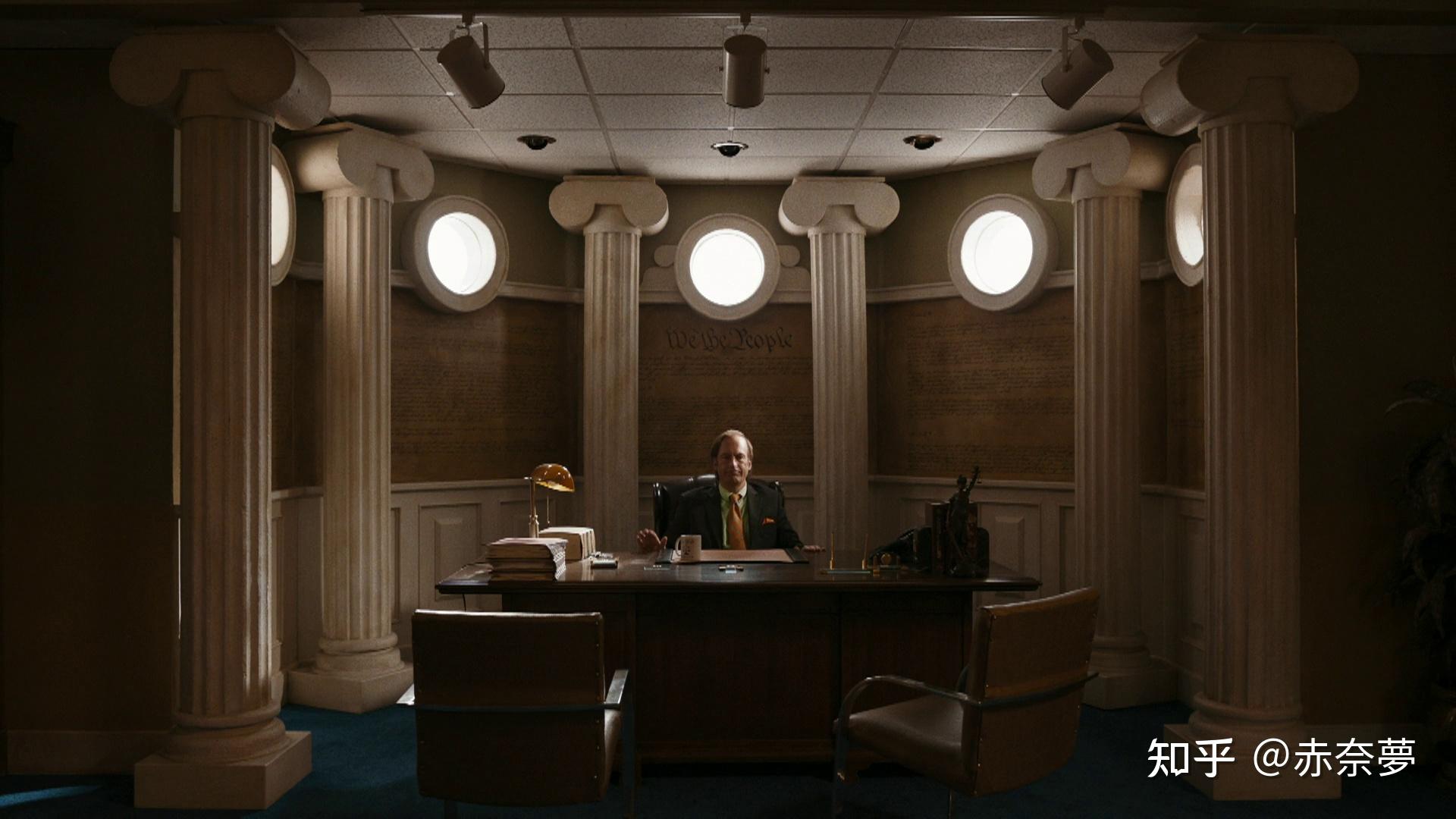 奢华的居所,白色凯迪拉克,熟悉的自由女神气球,熟悉的购物中心办公室