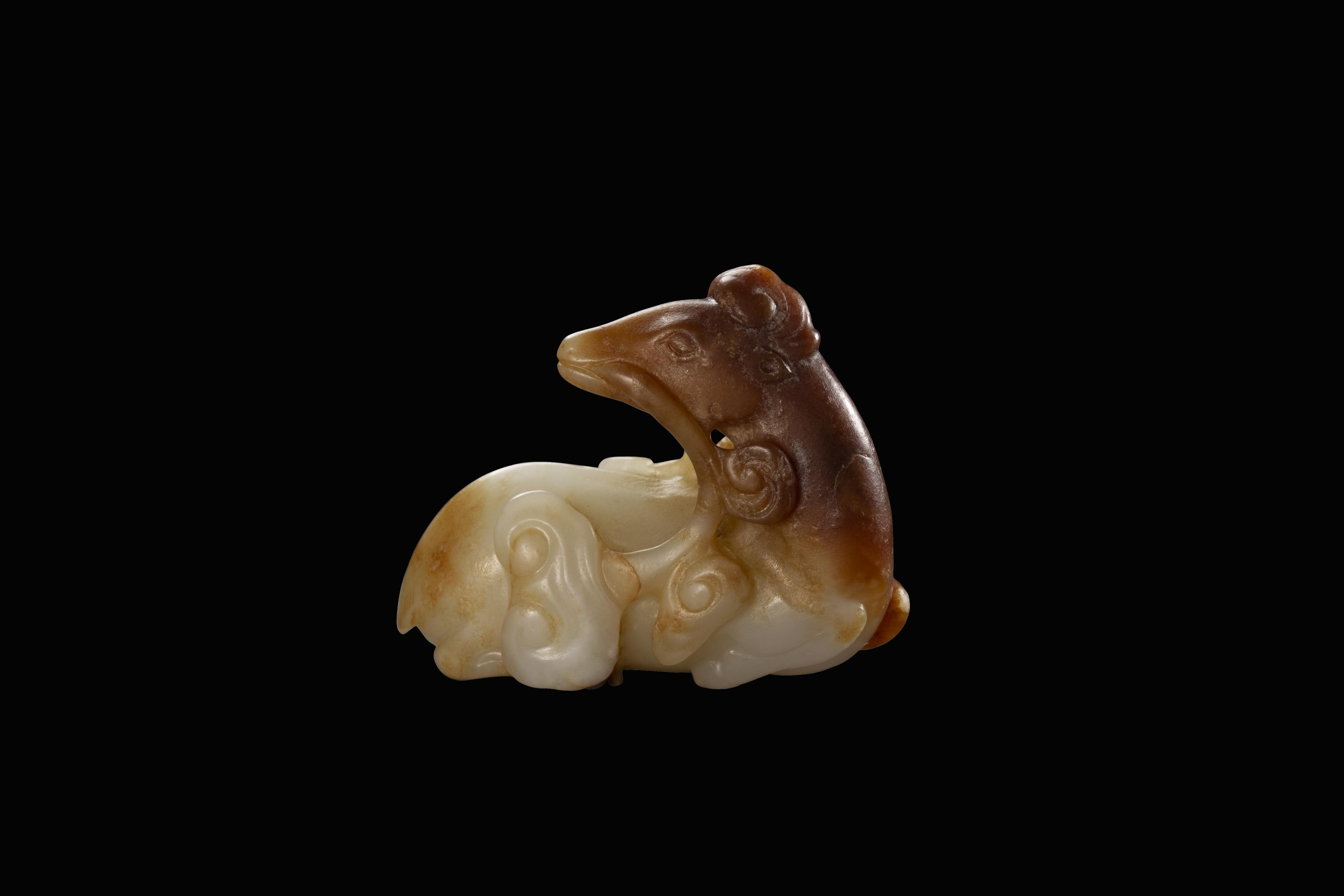 青白玉衔灵芝卧鹿