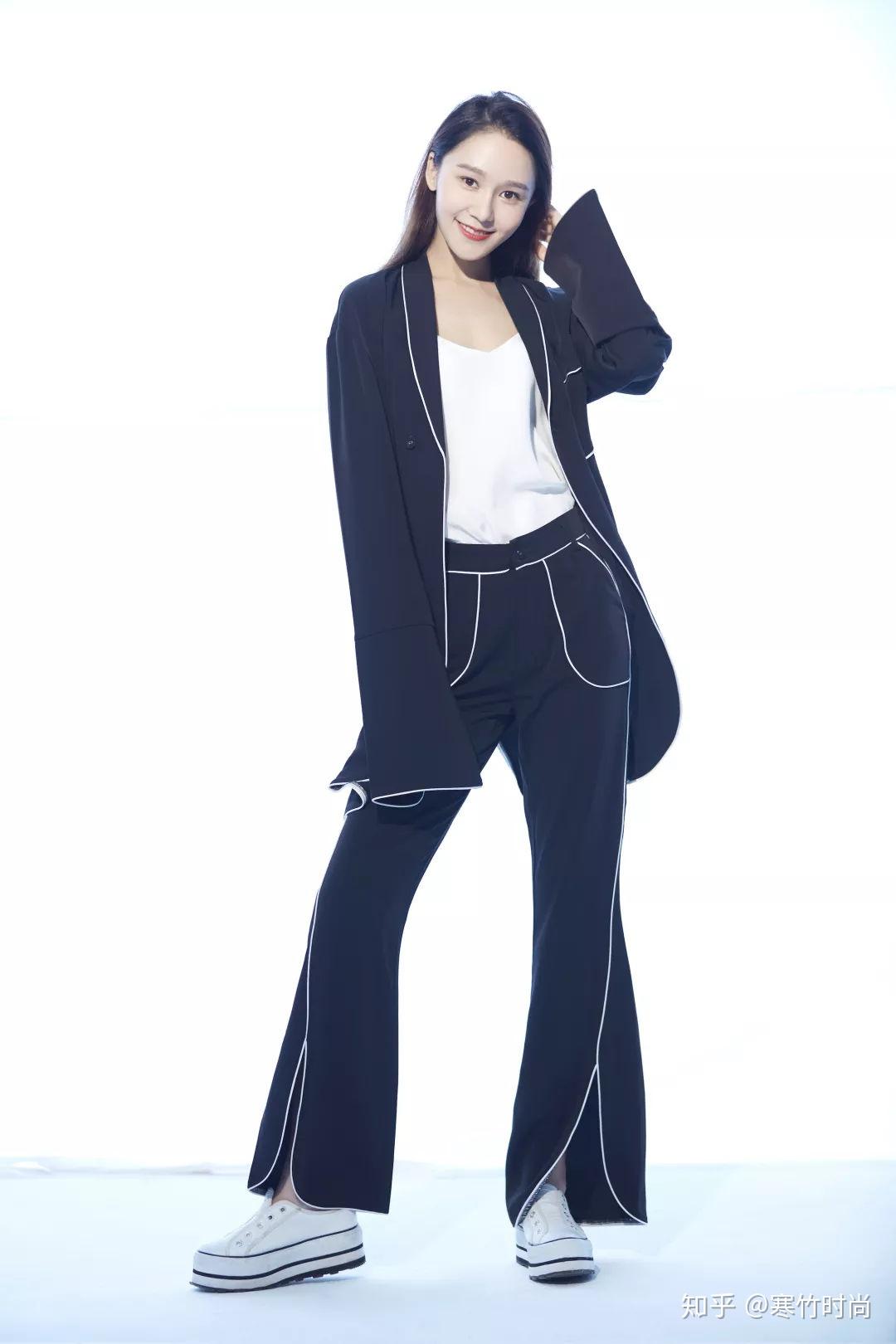 寒竹专访胡睿时尚界的宠儿演艺圈的精灵