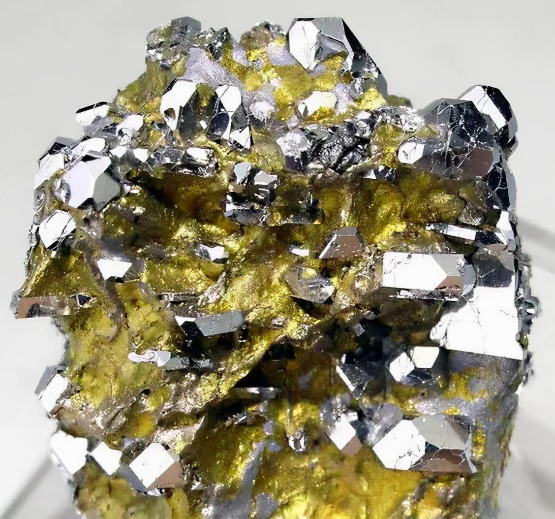 火花塞中的高端产品双铱金火花塞提升动力点火更强