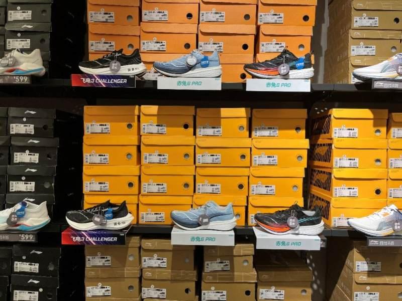 财报研究国产运动鞋服小阳春谁在赚钱谁在落伍