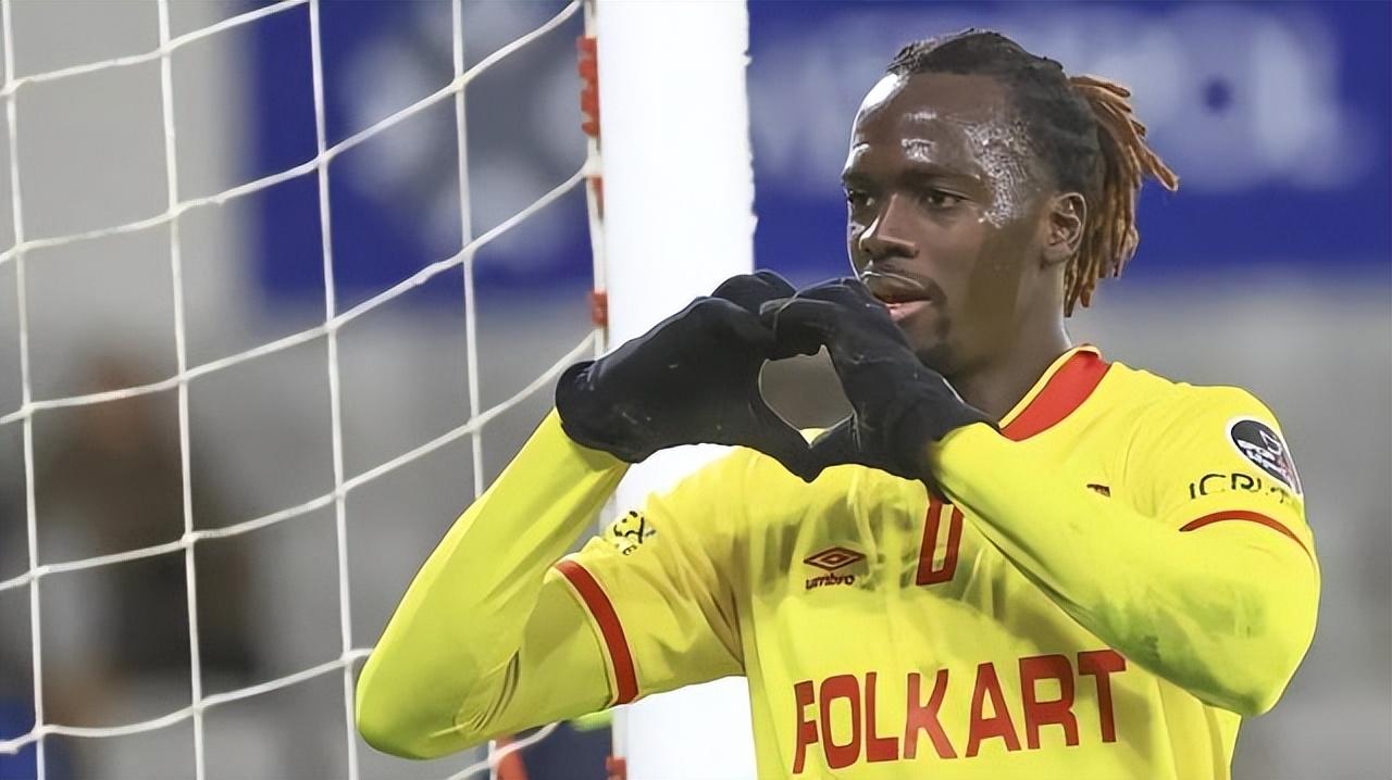 海港签下国脚三个半顶级中锋强阵剑指冠军泰山核心离队难争冠