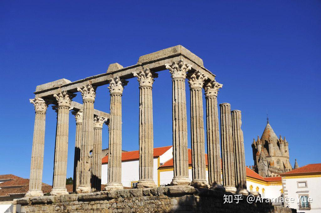 贝伦塔是大地震后仅存的几个古老建筑之一,米色花岗岩堆砌而成的方形