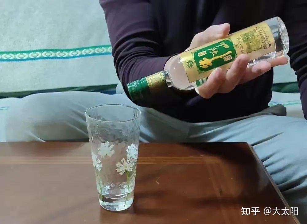敬酒倒酒可不简单,这些细节得注意,犯了“忌讳”容易得罪人 - 知乎