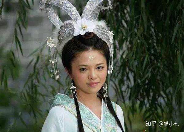 杨子主演的《天仙配》,文清在里面饰演大仙女,随后的《商界丽人》